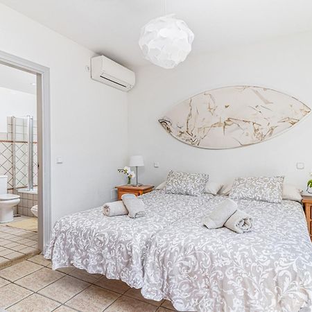 Spacious Beachfront Town House In Estepona With Fully Equipped Kitchen, Pools, Garden, Sea View المظهر الخارجي الصورة