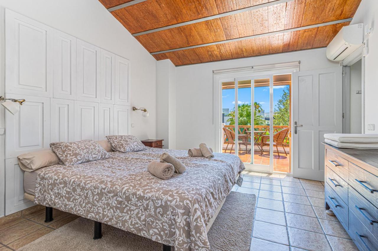 Spacious Beachfront Town House In Estepona With Fully Equipped Kitchen, Pools, Garden, Sea View المظهر الخارجي الصورة