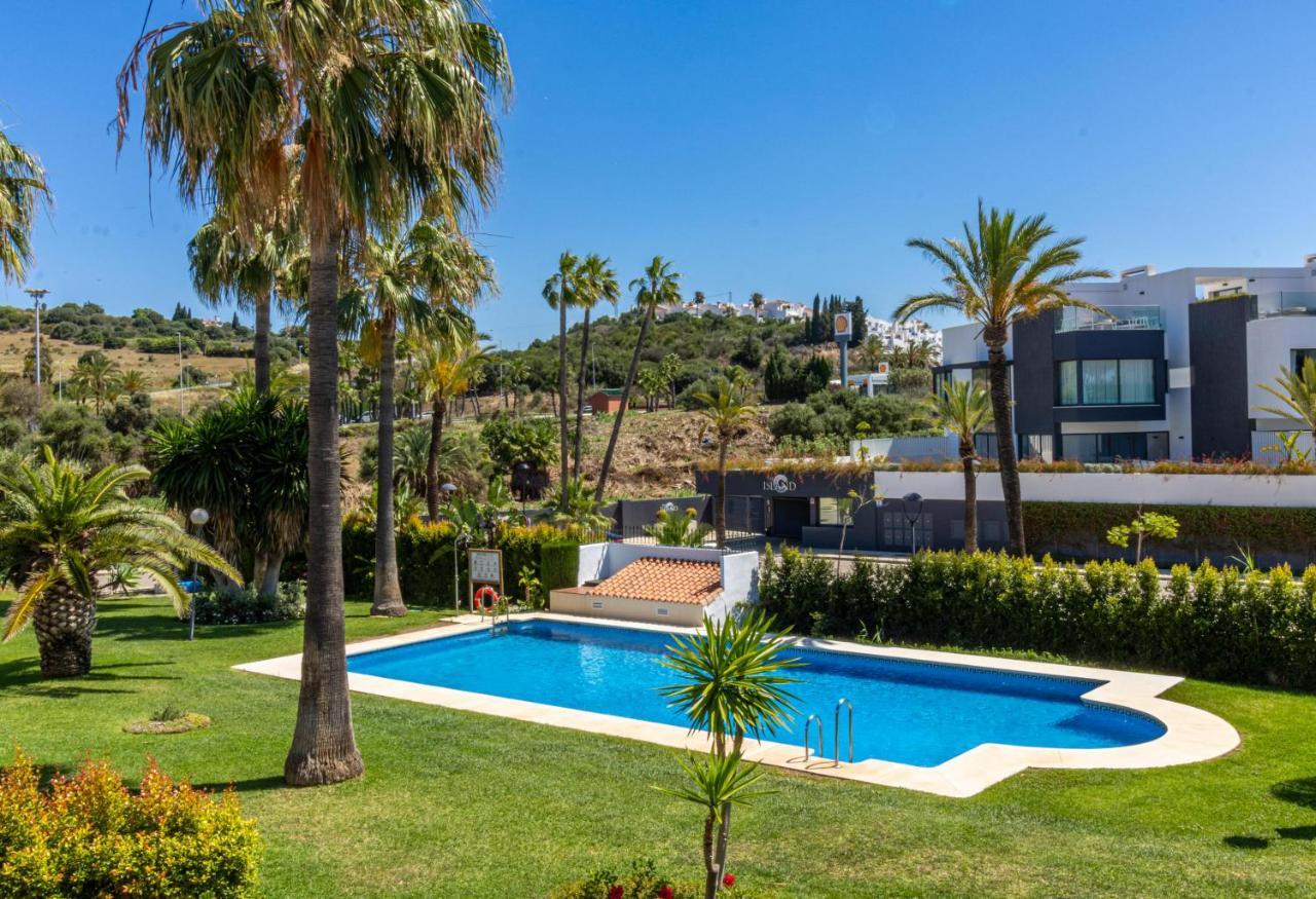 Spacious Beachfront Town House In Estepona With Fully Equipped Kitchen, Pools, Garden, Sea View المظهر الخارجي الصورة