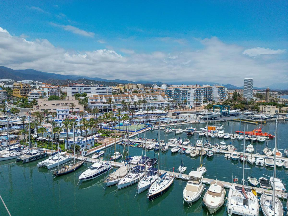 Spacious Beachfront Town House In Estepona With Fully Equipped Kitchen, Pools, Garden, Sea View المظهر الخارجي الصورة