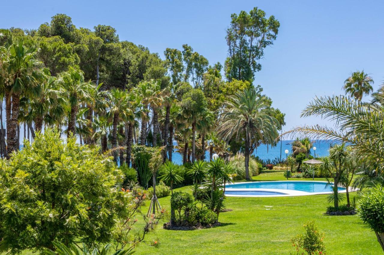 Spacious Beachfront Town House In Estepona With Fully Equipped Kitchen, Pools, Garden, Sea View المظهر الخارجي الصورة