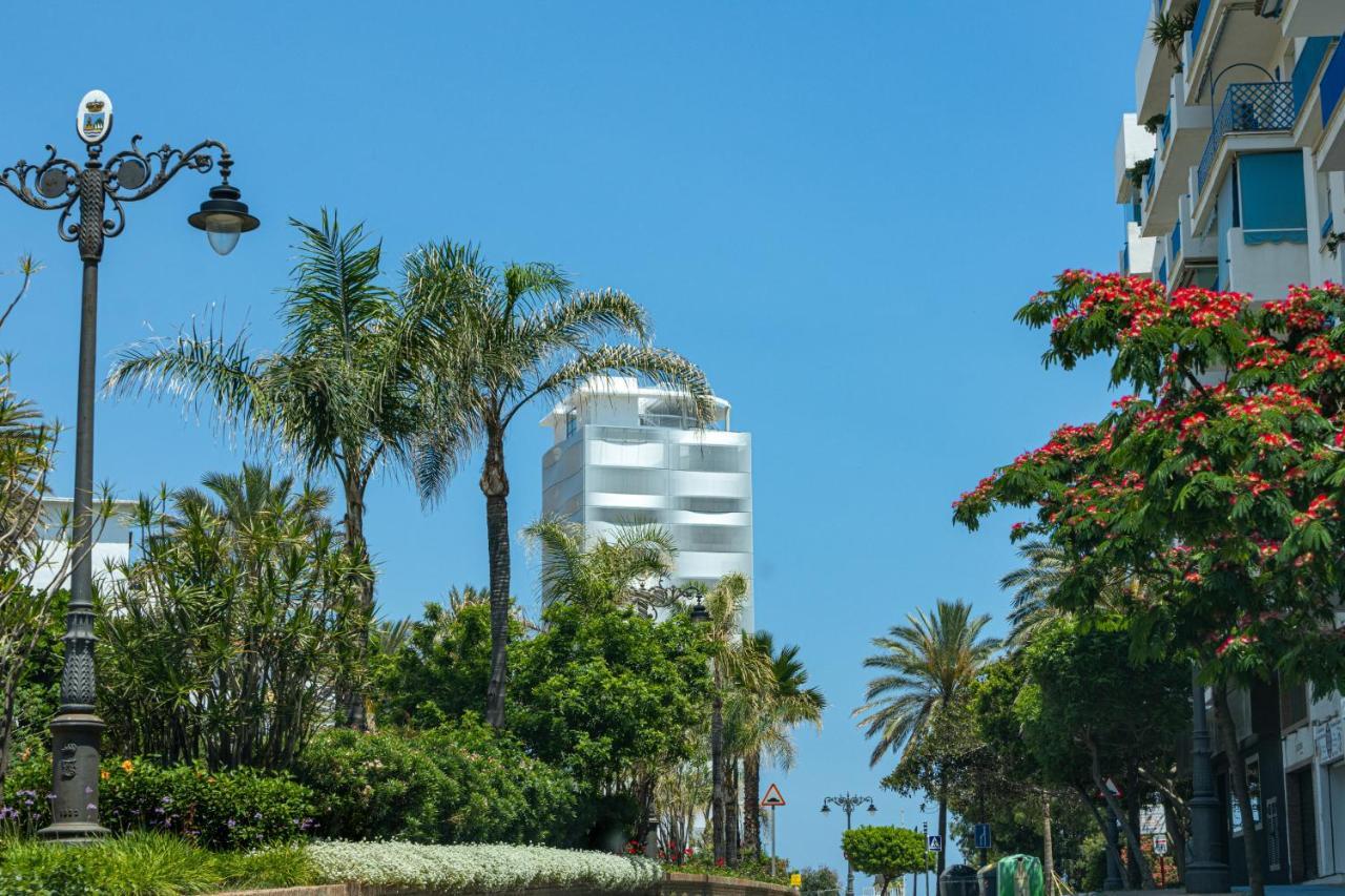 Spacious Beachfront Town House In Estepona With Fully Equipped Kitchen, Pools, Garden, Sea View المظهر الخارجي الصورة