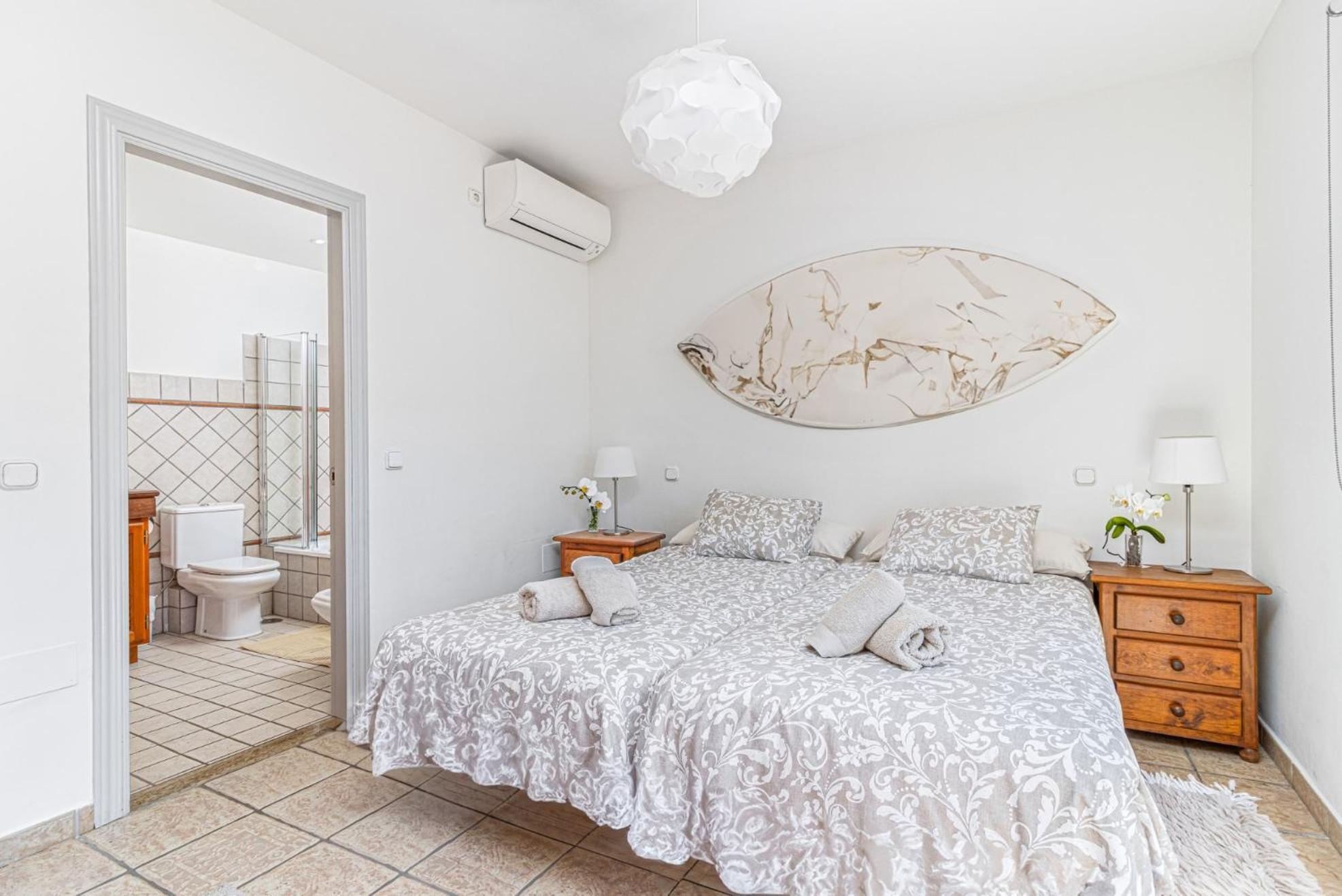 Spacious Beachfront Town House In Estepona With Fully Equipped Kitchen, Pools, Garden, Sea View المظهر الخارجي الصورة